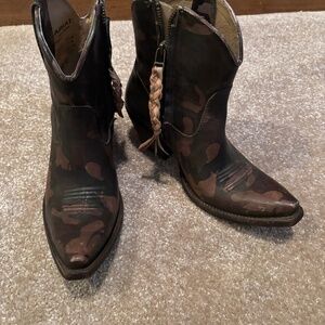 Ariat Camo Cruz  ankle boot